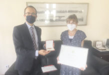 Onorificenza O.S.I. a Gabriella Zanier della Caritas di Francoforte