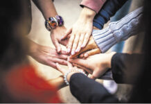 Una Chiesa che viva la “Communio” di molte lingue e nazioni