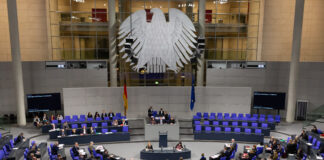 Germania, il Bundestag approva la riforma del sistema di assistenza sociale: il “Bürgergeld” diventa nuova “Grundsicherung”