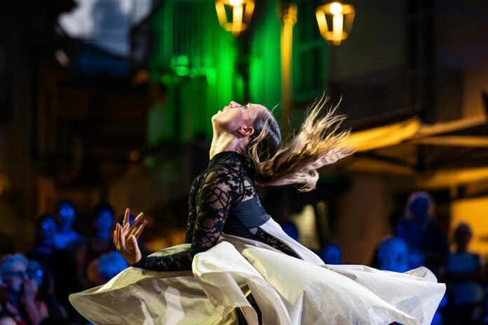 PHOTO-2025-11-17-15-37-12 (002) ©EKo Dance